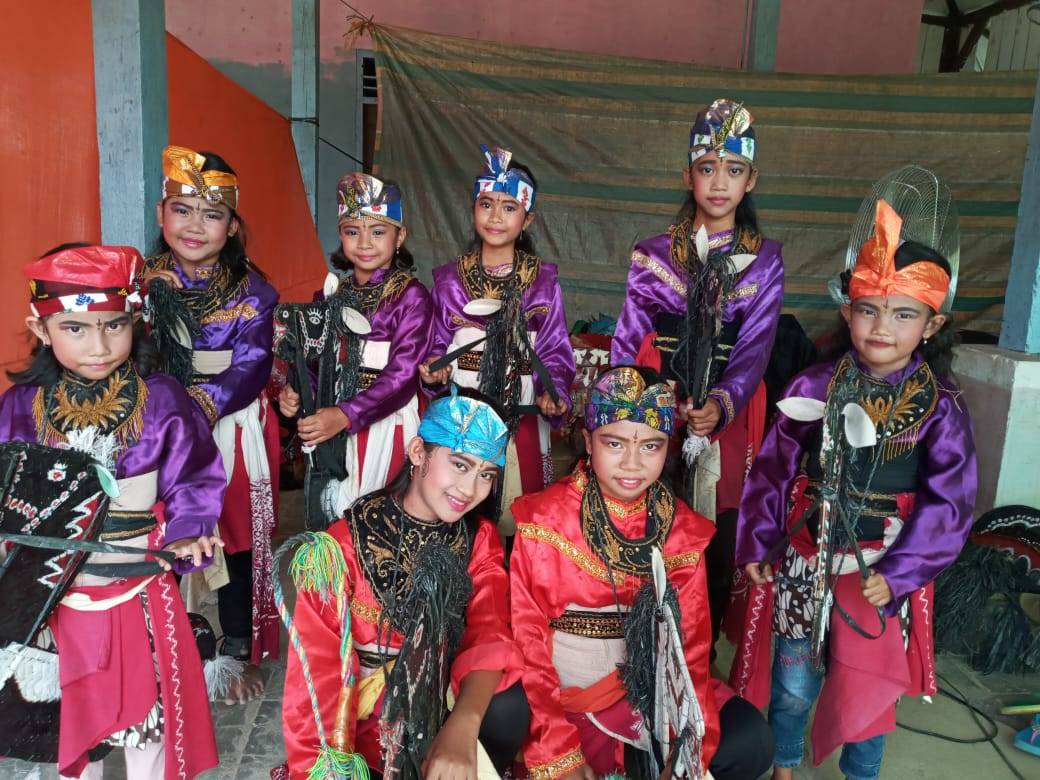 Penari kuda Lumping Turonggo Sapto Budoyo